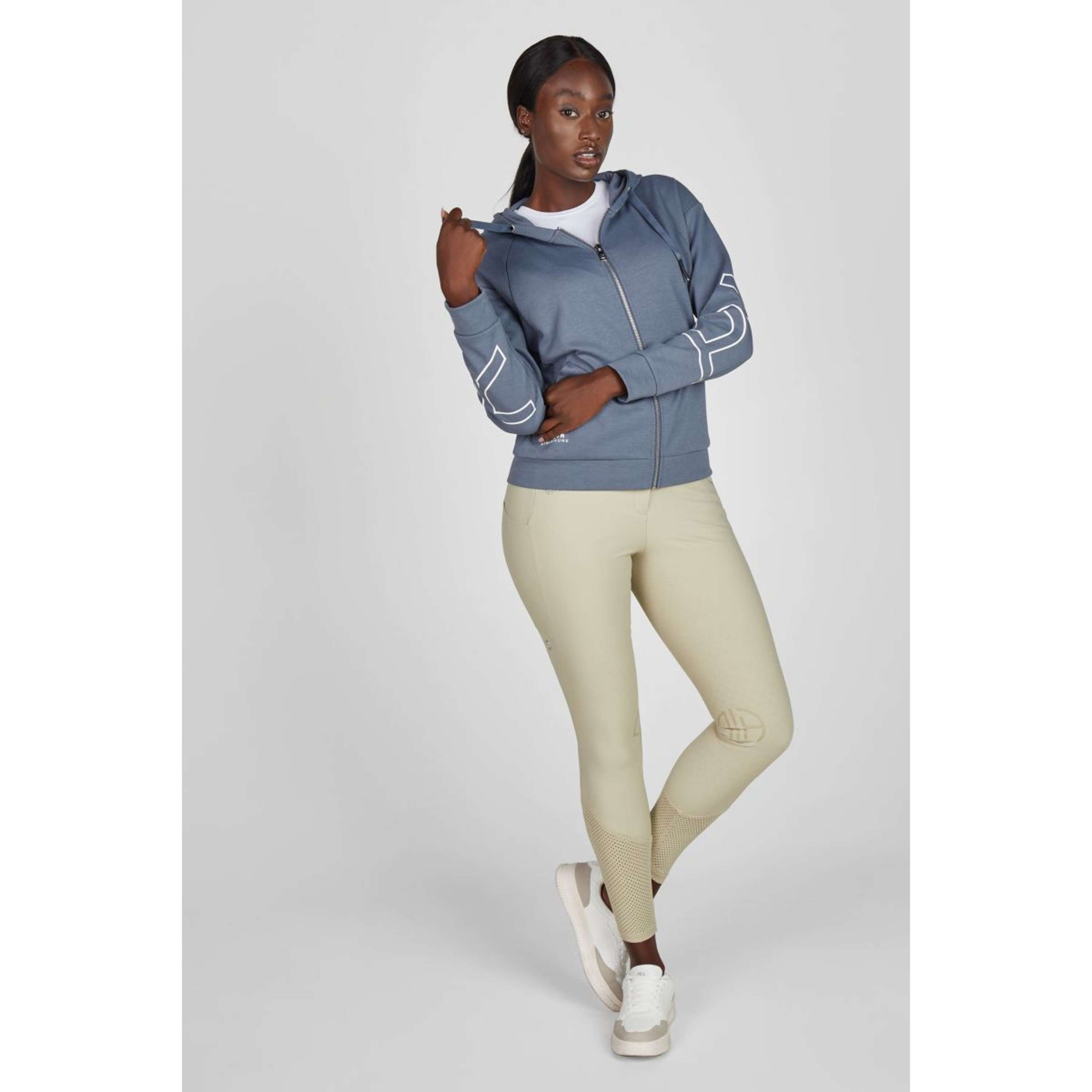 Pikeur Jacke Athleisure SS26 Ash Blue Pikeur Jacke Athleisure SS26 Ash Blue