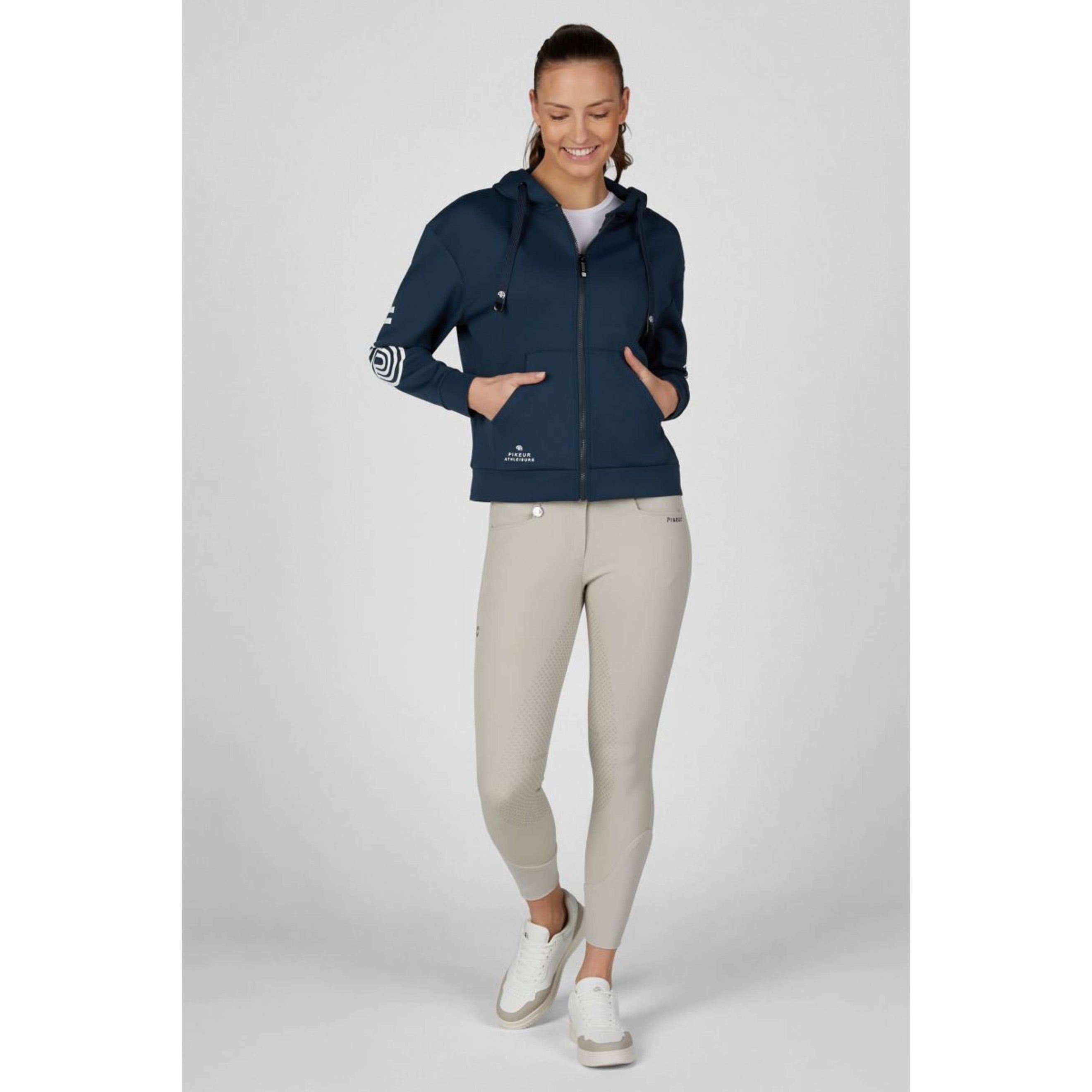 Pikeur Jacke Athleisure AW26 Pine Green Pikeur Jacke Athleisure AW26 Pine Green