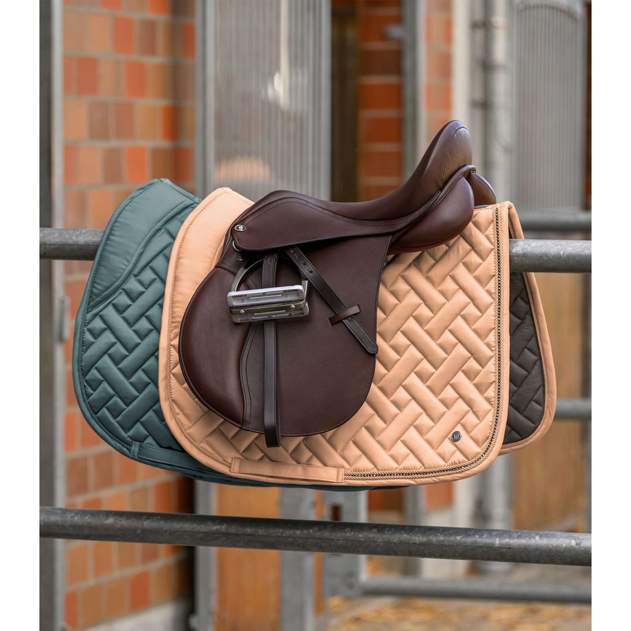 Waldhausen Schabracke Turin Dressur Pine Green Waldhausen Schabracke Turin Dressur Pine Green